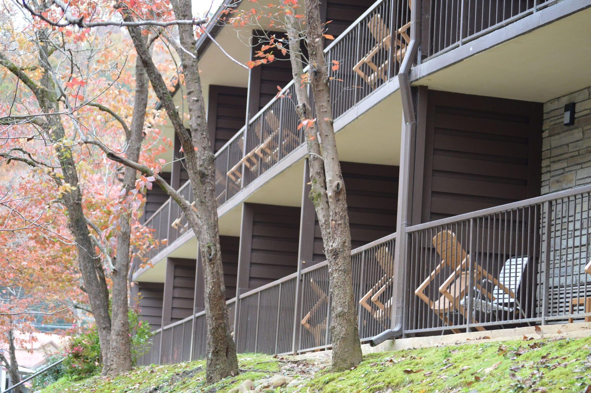 Econo Lodge Inn & Suites On The River Gatlinburg Exterior photo